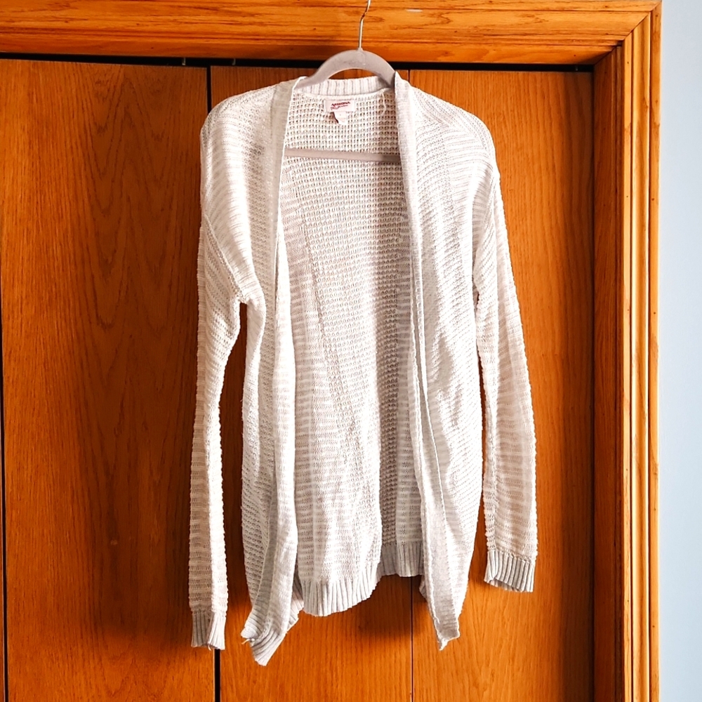 Juniors Arizona long cardigan in light gray and white,  size large
